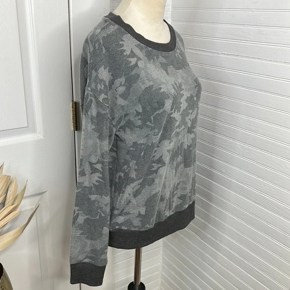 Splendid Women's Leaf Camo Crewneck Sweatshirt Gray Size S Casual Long Sleeve - Picture 8 of 13